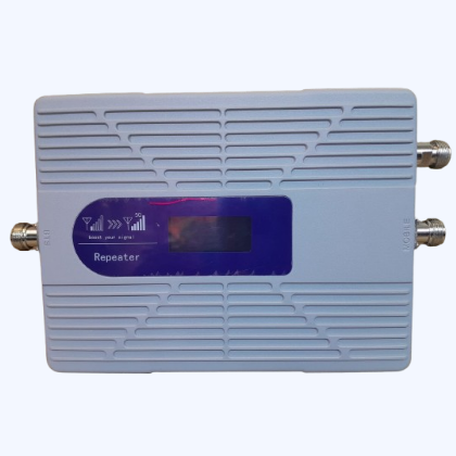 4G 5G signal repeater with antennas