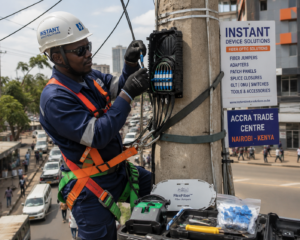 Half body safety harness for telecom engineers climbing utility poles